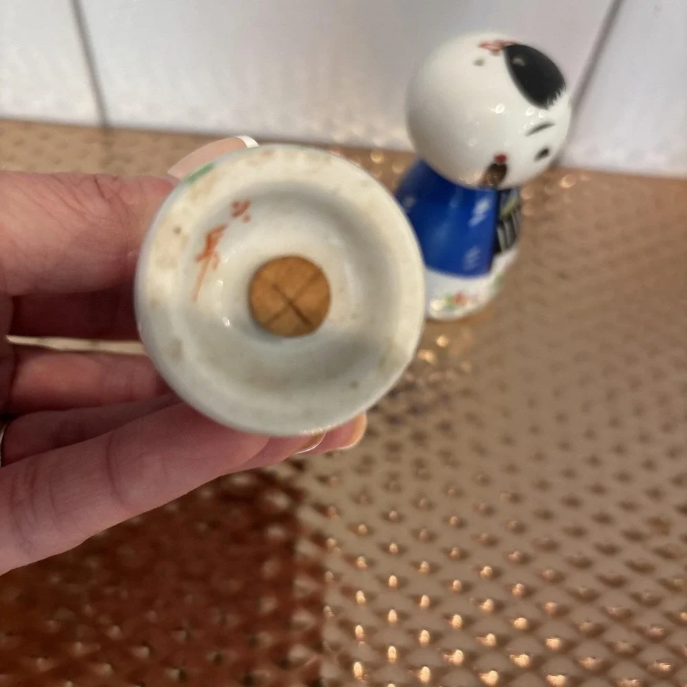 Vtg Retro MCM Kitschy Kokeshi Doll Salt‎ & Pepper Shakers Glaze Made In Japan